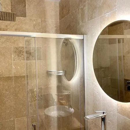 New - Ou Vieil アンティーブ